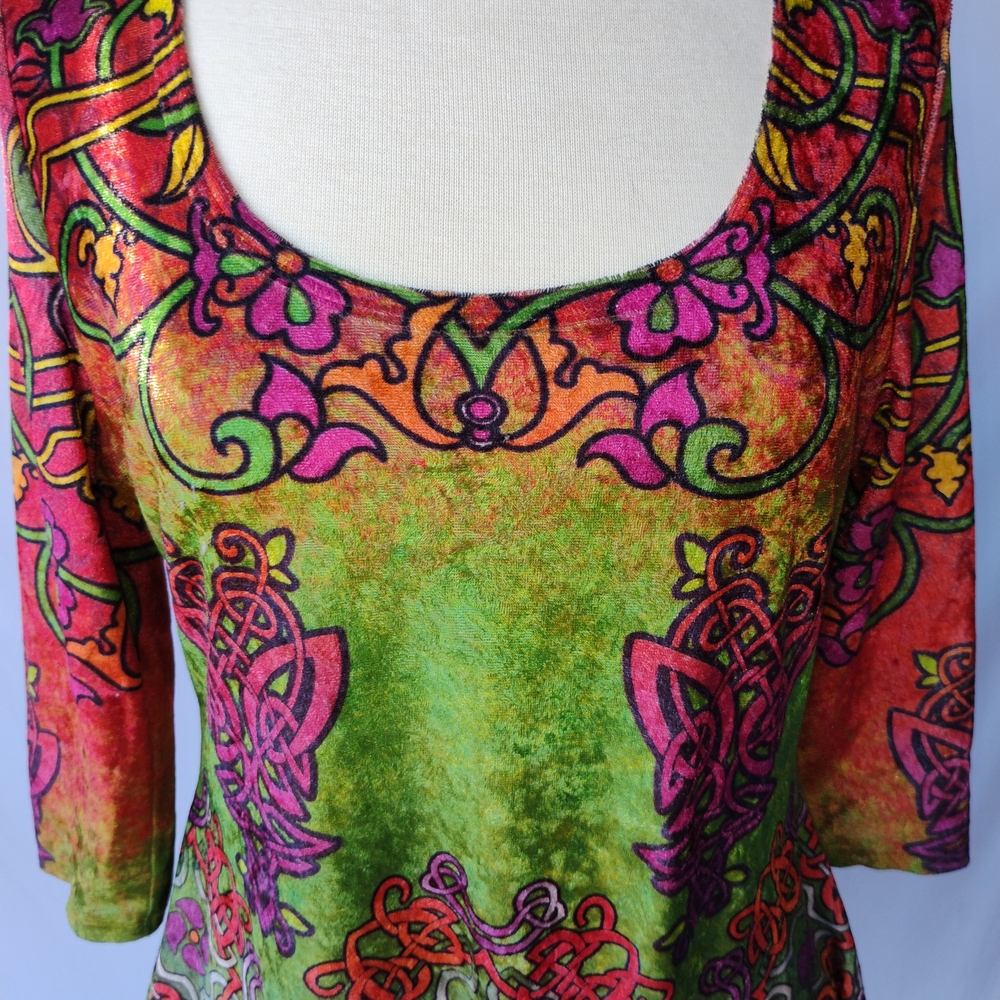The Pyramid Collection Green and Pink Graphic 3/4 Sleeve Blouse